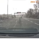 Presne takto vznikajú smrteľné nehody. Polícia zverejnila výstražné video