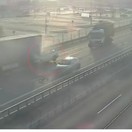 Zábery, z ktorých tuhne krv v žilách. Vodič vo vysokej rýchlosti vrazil bez brzdenia do kamiónu