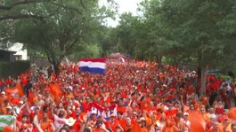 MS: Oranjes zaplavili Houston, bol tam aj legendárny oranžový autobus - Reuters