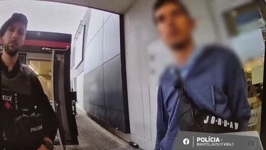 V bratislavských potravinách sa strhla bitka pre predbiehanie pri pokladni