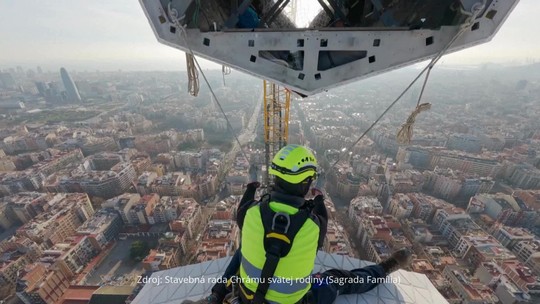 Barcelona na prahu večnosti: Veža Ježiša Krista na Sagrada Família dostala svoje ramená