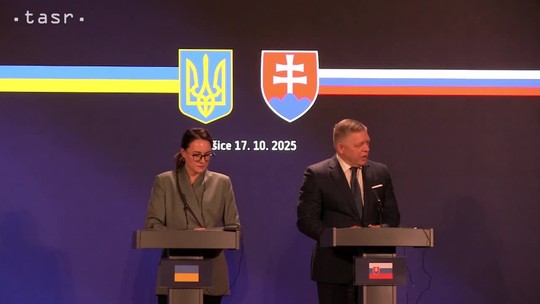 Fico: Ak je vylúčenie Smeru z PES pre účasť na oslavách a ústavu, som naň hrdý