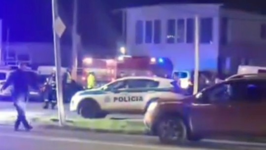 Polícia riadi dopravu v Pezinku po zrážke vlakov