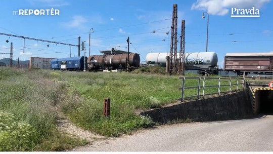 Vozne sa hýbu bez rušňa ako z filmu o duchoch. Takto sa dostávajú do depa