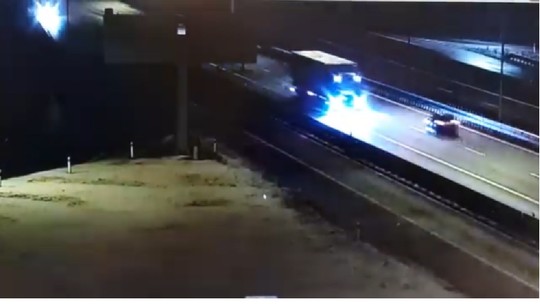 Vodič sa rútil po diaľnici v protismere. Dokonca obišiel aj policajtov