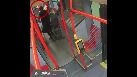 Netradičná zrážka. Šokovaný vodič aj cestujúci, šokovaná srna