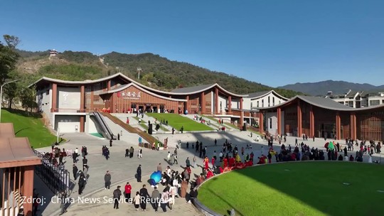 Nová lanovka, ktorá meria 5580 metrov, spája čínske mesto Nančchang s horskou panorámou