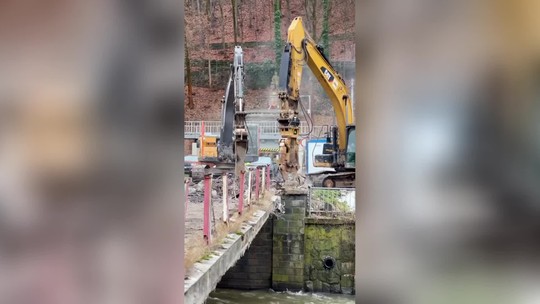 Padá ďalší most. A opäť v Banskej Bystrici, začali s búraním