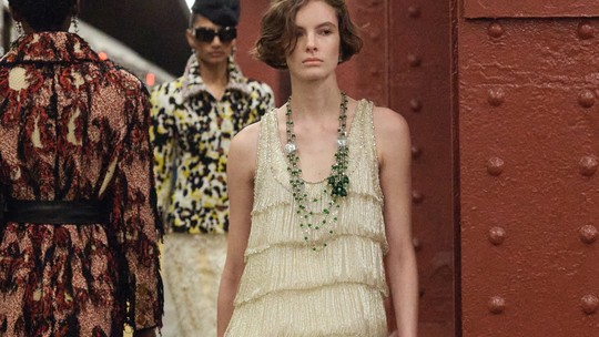 Chanel predstavil ohurujúcu kolekciu priamo v newyorskom metre. Takto vyzerá módna džungľa veľkomesta