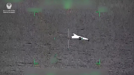 Zábery z kokpitu: Takto lovia vrtuľníky Emirátov iránske drony