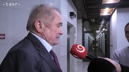 Rokovanie o odvolávaní ministrov opäť presunuli, reakcia Muňka zo strany Smer