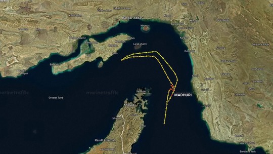 Neprešli. Takto chceli lode preplávať cez Hormuzský prieliv