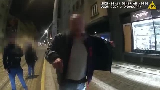 V Bratislave behal po Obchodnej muž s nožom a kričal extrémistické heslá