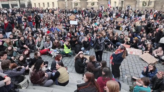 Pražské ulice zaplavili mladí: Protestovali proti Motoristom a obsadeniu ministerstva životného prostredia