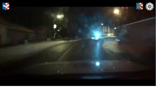 Takto vyzerali sekundy hazardu na BMW. Šofér policajtom unikal vo vysokej rýchlosti a hneď na to aj doplatil