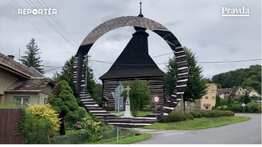 Jeden z najkrajších drevených kostolíkov, ktorým sa pýšia naši susedia. Toto majstrovské dielo bolo postavené bez jediného klinca
