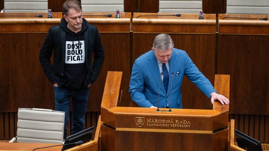 Vystúpenie Fica v parlamente prerušil Matovič, koaliční poslanci ho prišli konfrontovať