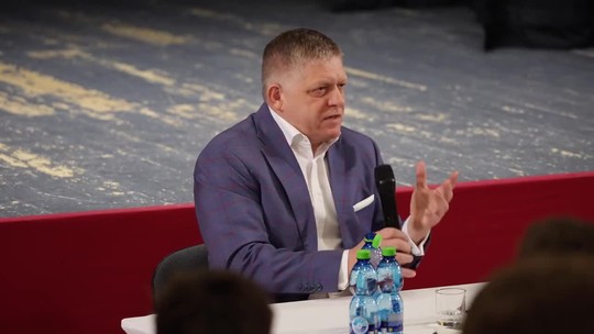 Fico medzi študentmi v Galante o zahraničnej politike