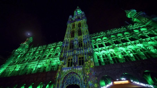 Echoes of Colours - Takto čarovne je pred Vianocami nasvietený bruselský Grand Place