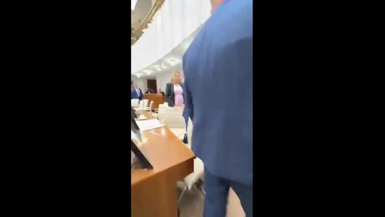 Čo ma držíš, čo ma škrtíš? Matovič zverejnil video z parlamentu