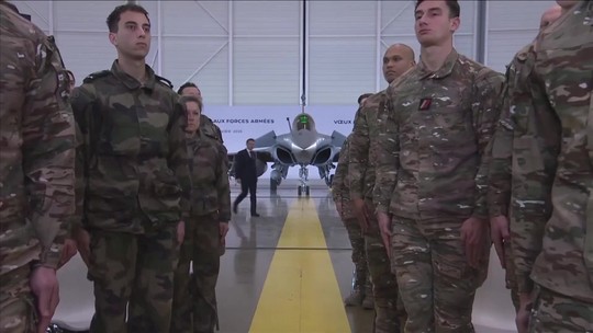 Emmanuel Macron: Prvý tím francúzskych vojakov je už na mieste a v najbližších dňoch bude posilnený