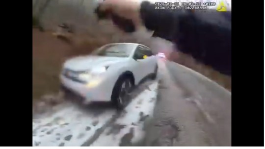 Opitý šofér vôbec nereagoval ani na varovný výstrel policajta. Kúsok od Trnavy sa rútil ako zmyslov zbavený