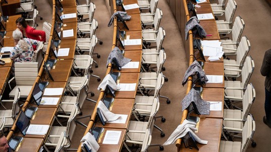 Handry v parlamente. Poslanci sa k odvolávaniu Ráža nedostali, Matovič nešetril kritikou