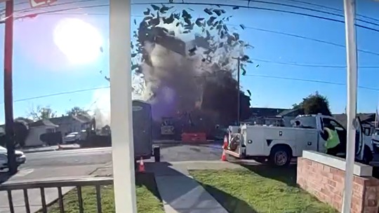 Masívna explózia v Kalifornii zrovnala niekoľko domov so zemou