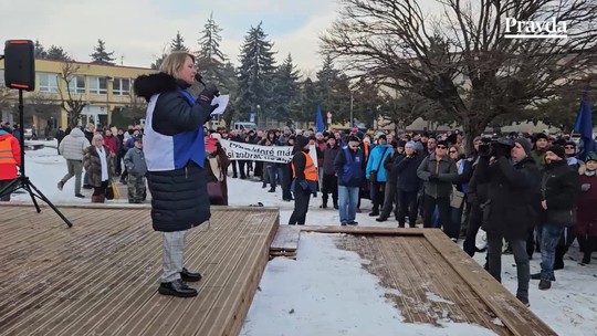 Vystúpenie šéfky odborového zväzu KOVO na protestnom zhromaždení zamestnancov U.S. Steelu