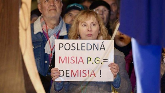 "Odstúpiť". Bratislava zažila ďalší protest proti šéfovi SIS