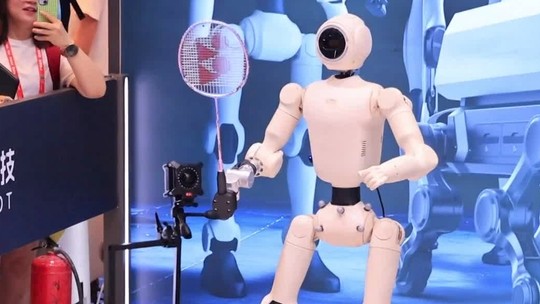 Prvý robot na svete, čo vie hrať bedminton