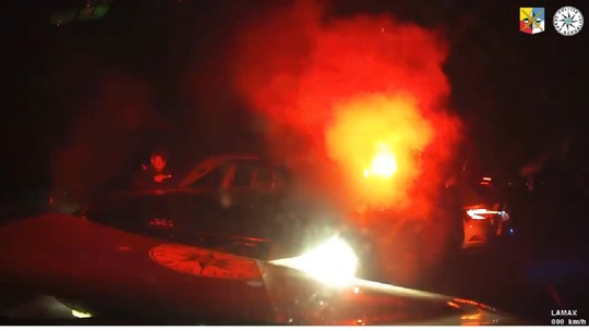 Nepochopiteľné správanie za volantom predviedol mladý vodič. To, čo si dovolil voči policajtom, sa len tak nevidí
